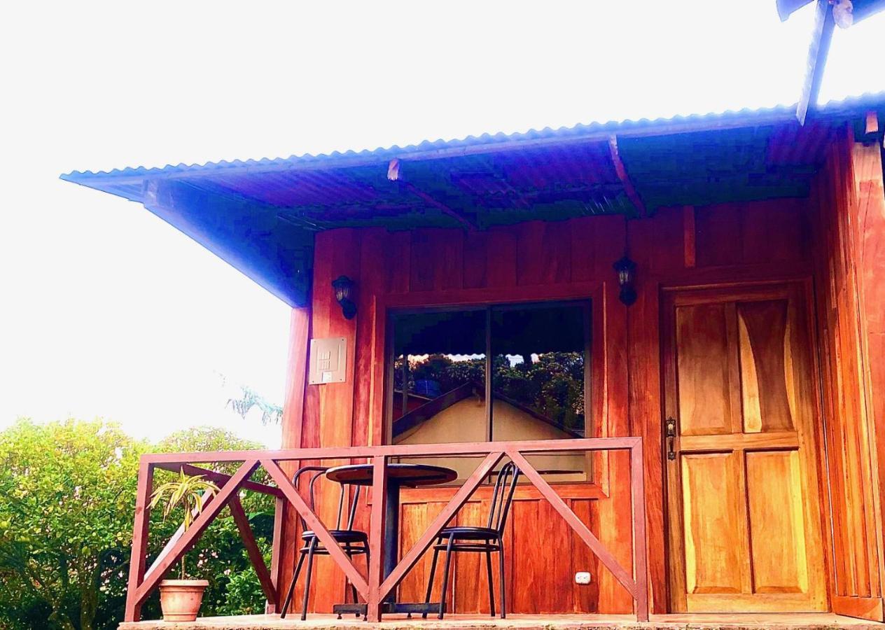 Cabinas Monteverde Paraiso Bagian luar foto