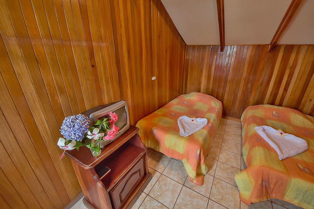 Cabinas Monteverde Paraiso Bagian luar foto